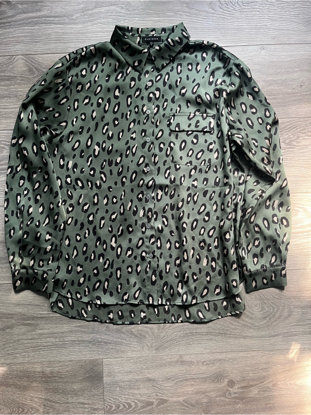 Pleione Anthropologie Green Oversized Long Sleeve Satin Button Down Shirt Size M